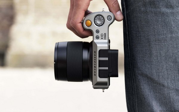 The first among the best: compact camera Hasselblad X1D