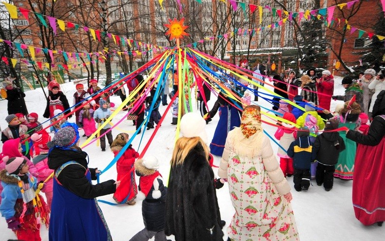 Songs on Pancake Day: texts of Russian folk oil songs