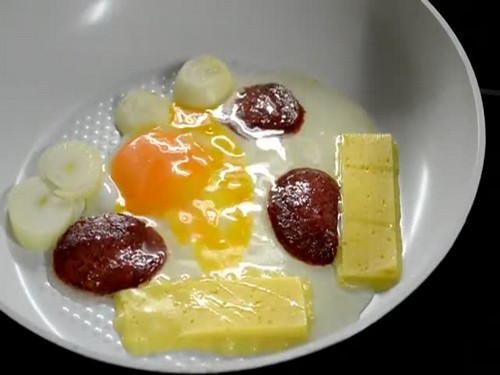 What is a frying pan with ceramic coating