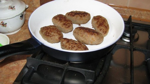 What is a frying pan with ceramic coating