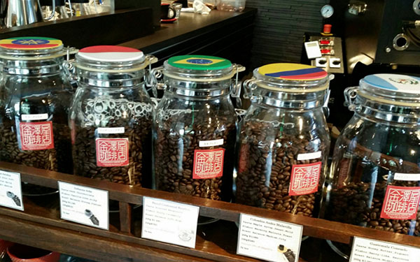Gift for a coffeemaker: how to choose the best coffee