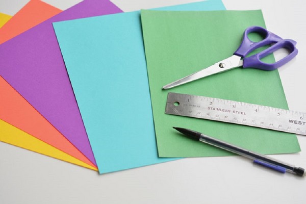 Crafts for Mother's Day with their own hands: for kindergarten and 1st class, for school, from colored paper, napkins