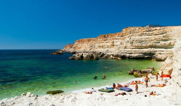 The weather in the Crimea in August 2016 is forecasted by the hydrometeorological center, the average temperature of water and air in the Crimea in August and reviews of the guests of the peninsula
