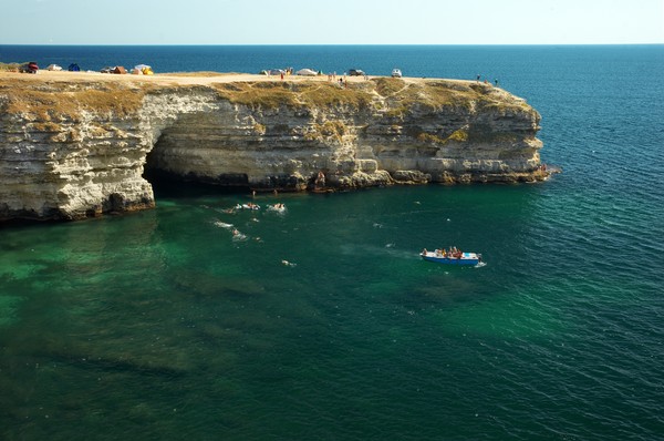 What will the weather be like in the Crimea in June 2016, according to forecasts of the hydrometeorological center