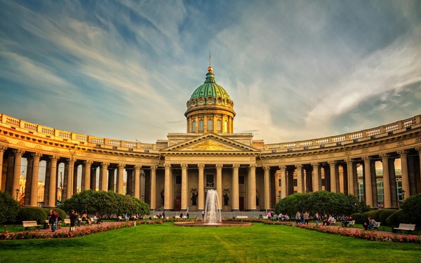 What kind of weather is expected in St. Petersburg in June 2016 What kind of weather is expected in St. Petersburg in June 2016