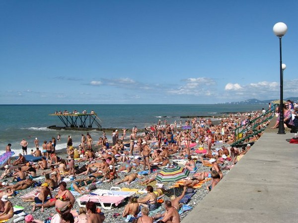 The weather in Sochi in September 2016 is forecasted by the hydrometeorological center and according to the reviews of tourists, the temperature of water and air in Sochi in September
