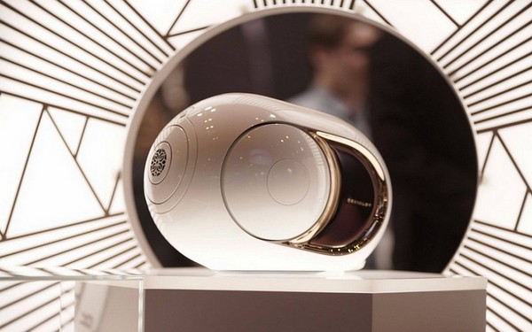 Revolution of sound: wireless speaker Devialet Gold Phantom