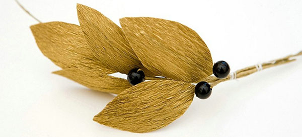 Christmas wreath: a beautiful gift with your own hands