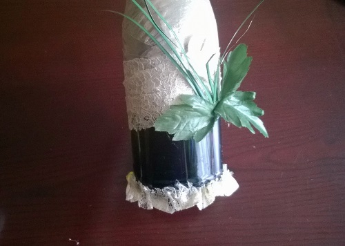 Decorating wedding champagne with your own hands