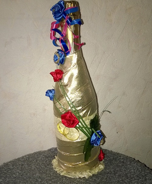 Decorating wedding champagne with your own hands