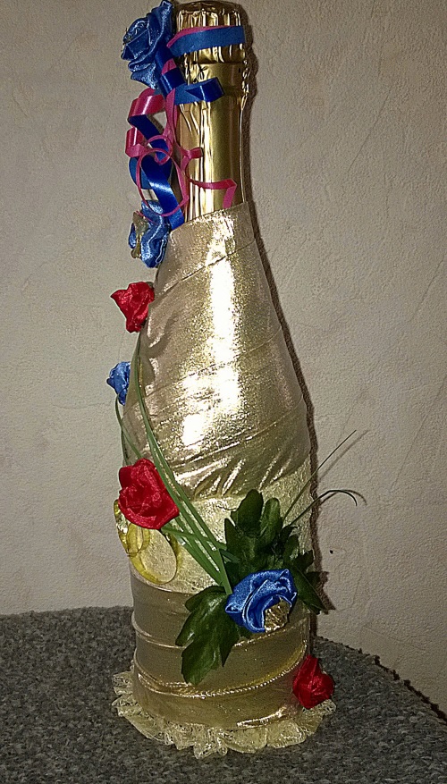 Decorating wedding champagne with your own hands