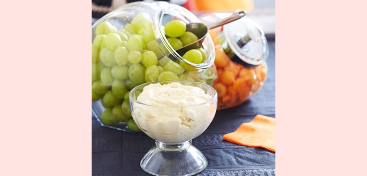 13 Fruit sauce made from yoghurt and cream cheese