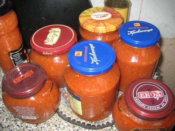 Adjika from zucchini for the winter: step-by-step recipes of the blank with a photo