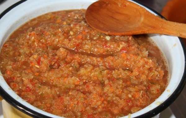 Adjika from zucchini for the winter: step-by-step recipes of the blank with a photo
