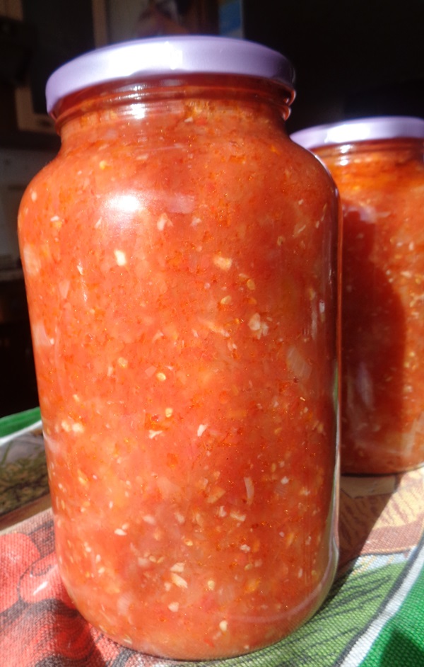 Adjika from zucchini for the winter: step-by-step recipes of the blank with a photo