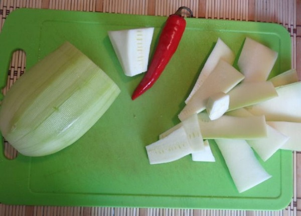 Adjika from zucchini for the winter: step-by-step recipes of the blank with a photo