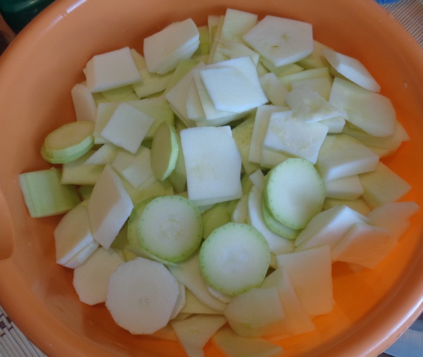 Adjika from zucchini for the winter: step-by-step recipes of the blank with a photo
