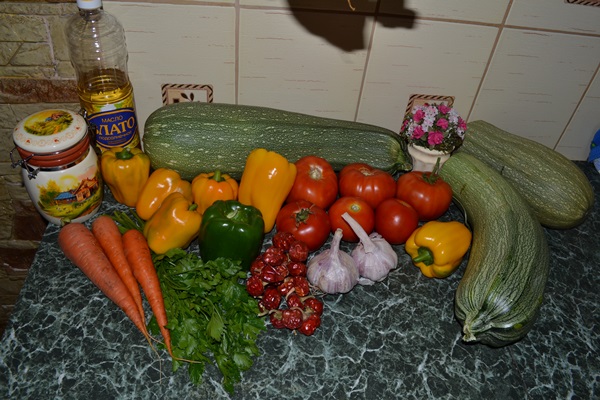 Adjika from zucchini for the winter: step-by-step recipes of the blank with a photo