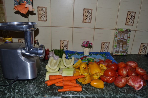 Adjika from zucchini for the winter: step-by-step recipes of the blank with a photo