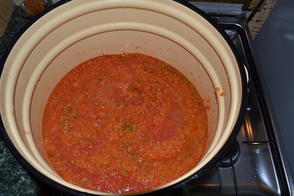 Adjika from zucchini for the winter: step-by-step recipes of the blank with a photo
