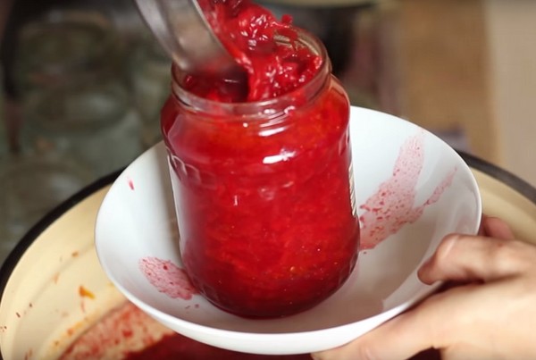 Borsch for the winter in cans, recipes for preparations with beets and cabbage, tomato paste and without it