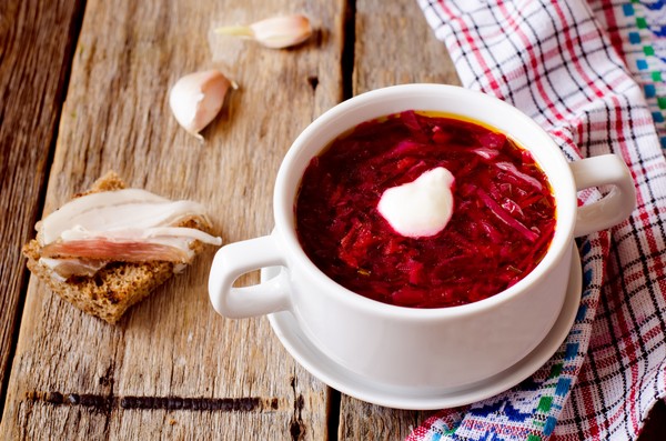 Borsch for the winter in cans, recipes for preparations with beets and cabbage, tomato paste and without it