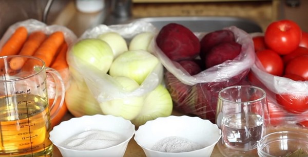 Borsch for the winter in cans, recipes for preparations with beets and cabbage, tomato paste and without it