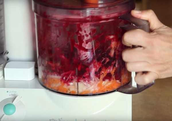 Borsch for the winter in cans, recipes for preparations with beets and cabbage, tomato paste and without it