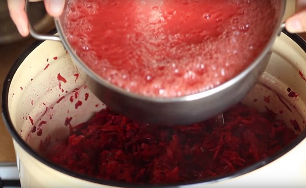 Borsch for the winter in cans, recipes for preparations with beets and cabbage, tomato paste and without it