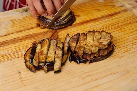 How to make a salad of fried eggplants with tomatoes Photo of a recipe for salad from fried eggplants with tomatoes