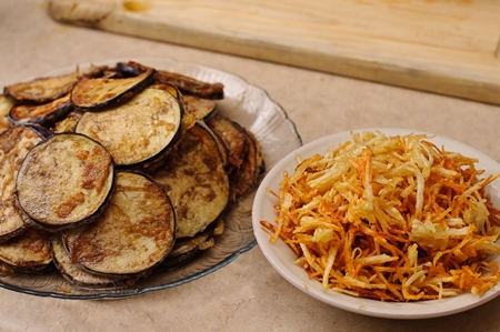 How to make a salad of fried eggplants with tomatoes Photo of a recipe for salad from fried eggplants with tomatoes