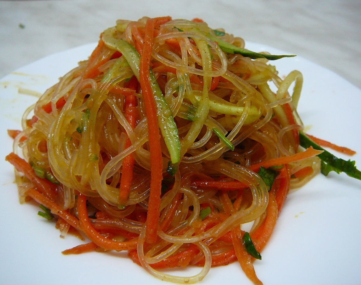 Салат с фунчозой и курицей рецепт с фото пошагово и корейской морковью