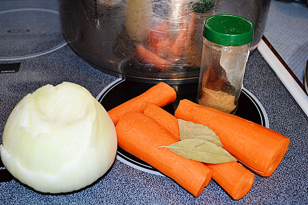 Recipes of a cold with photos taken step by step - from pork, shank, beef, chicken legs, with gelatin