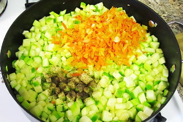 Caviar from zucchini - recipes with mayonnaise, pepper, through a meat grinder, in a multivariate