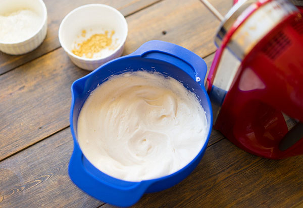 A refined recipe: a roll with creamy cream