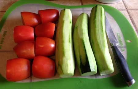 How to beautifully cut cucumbers and tomatoes