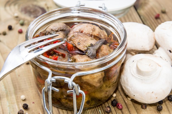 How to pickle mushrooms at home - recipes for the winter in banks