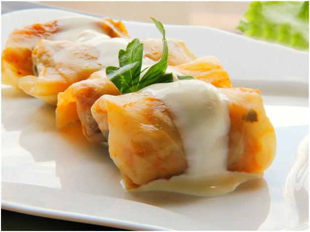 cabbage rolls with sour cream