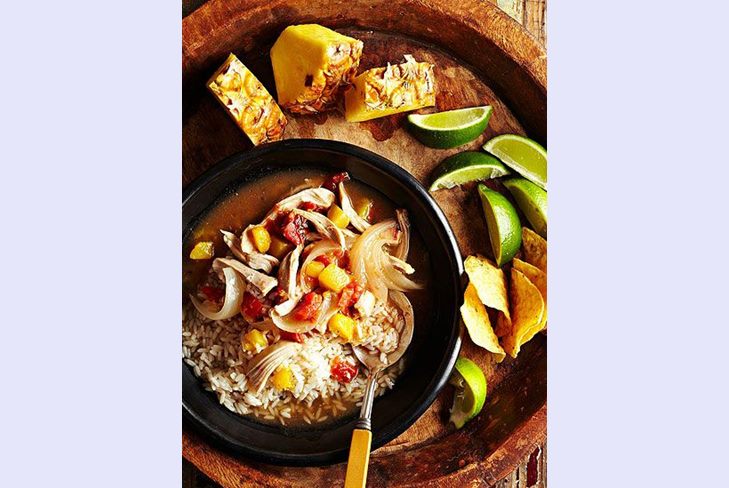 How to cook a chicken in Mexican style with mango: a recipe with a photo