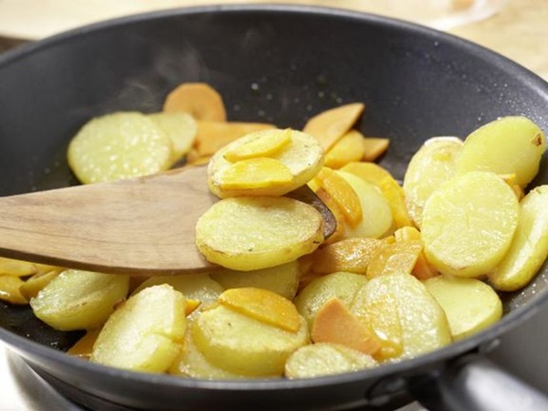 How to cook chanterelles in a frying pan