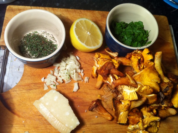 How to cook chanterelles in a frying pan