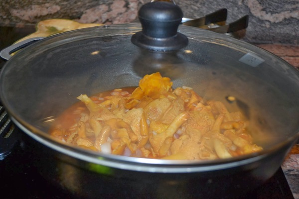 How to cook chanterelles in a frying pan