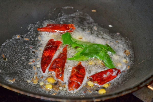 How to cook chanterelles in a frying pan
