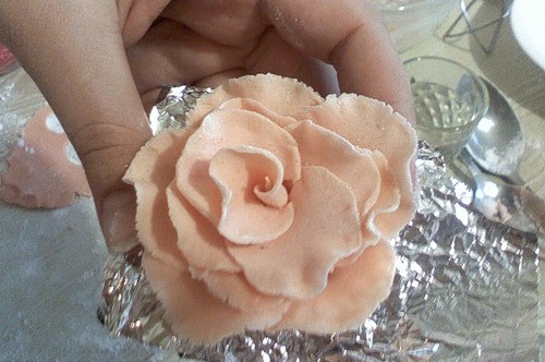 How to make mastic for cake?