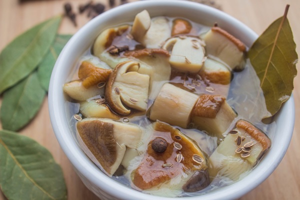 How to salt mushrooms for the winter