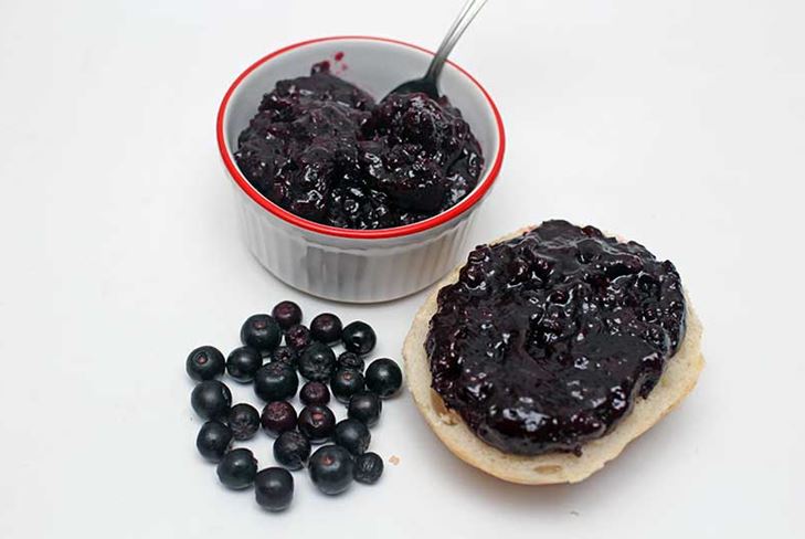 How to cook a jam from a black chokeberry: a recipe with a photo