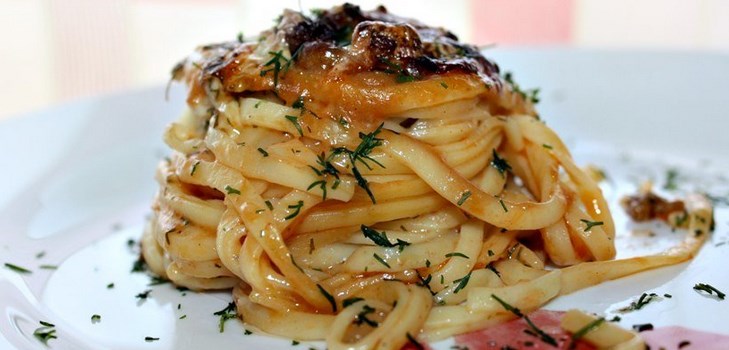 Recipe for tasty nests from MACFFA with minced meat and tomato