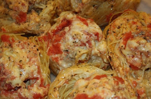 Recipe for tasty nests from MACFFA with minced meat and tomato