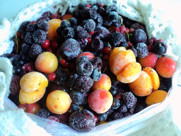 How to freeze currants, cherries, raspberries, gooseberries, recipes with photos. What berries are frozen