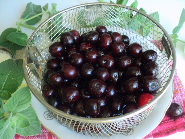 How to freeze cherries for the winter